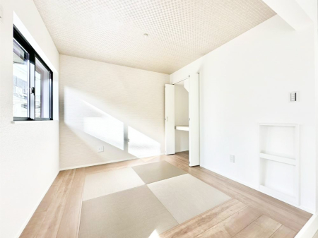 ���̑����� ���r���O�ɏ��オ��a���X�y�[�X�B�����̕�炵�Ɉ��炬�������炵�Ă���܂�    