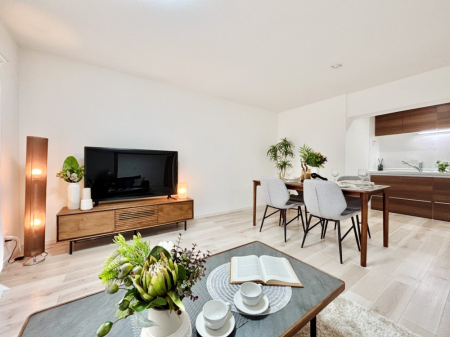 rO Ƒ̓₩Șbŕ܂閾邢rO  @