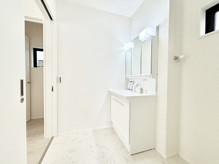 ʑEʏ q񂪂A􂢂łĂꂻȐʏI