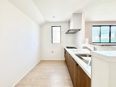 �L�b�`�� �u�₩�ȕ����ʂ蔲����L�b�`���B��������̂Ŗ��邭���C�ɂ��𗧂��܂��B 