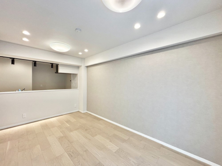 ���r���O ���R�Ƃ��Ƒ����W�܂�e���̋�ԁI