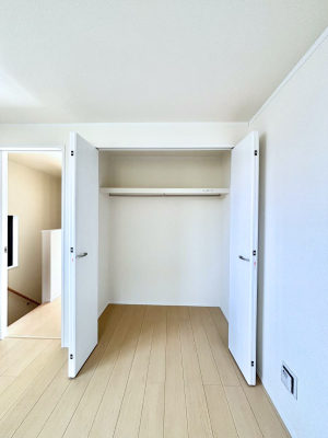 ���[ �m���̃N���[�[�b�g�B���s��������̂Ō���̈ߗނ�����������܂�܂��B