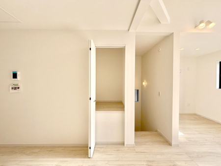 ���̑����� ���r���O���[�B�����Ɏ��[������ƕ����W�܂�LDK���X�b�L���Еt�������ł��ˁB  