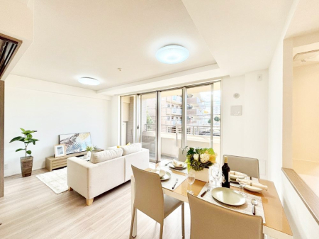 ���r���O ���Ƒ��̓��₩�Șb�����ŕ�܂�閾�邢���r���O