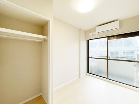 ���̑����� �o���R�j�[���J�������v���X���Ă����m��