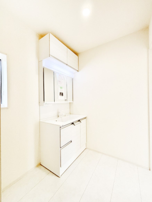 ���̑� ����������z���C�g�J���[����Ƃ��������h���[�X�y�[�X