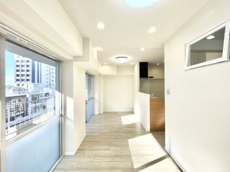 ���̑����� ���邢�z���������A�����̕��͋C�ɖ��������_�C�j���O�B 