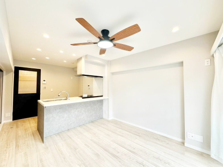 rO Ƒ̓₩Șbŕ܂閾邢rO  