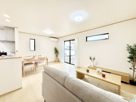 rO Ƒ̓₩Șbŕ܂閾邢rO