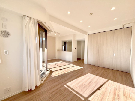 ���r���O ���Ƒ��̓��₩�Șb�����ŕ�܂�閾�邢���r���O  