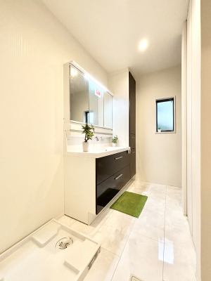 ʑEʏ 邢ʏ͖̐gxxyłႢłB