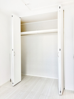 ���[ �m���̃N���[�[�b�g�B���s��������̂Ō���̈ߗނ�����������܂�܂��B