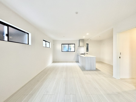 ���r���O ���Ƒ��̓��₩�Șb�����ŕ�܂�閾�邢���r���O