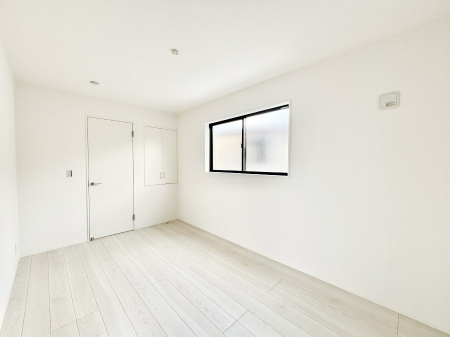 ���̑����� �i�`�������ȃt���[�����O�͂ǂ�ȃC���e���A�ɂ��}�b�`�B  