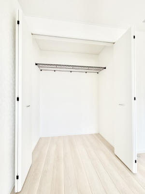 ���[ �m���̃N���[�[�b�g�B���s��������̂Ō���̈ߗނ�����������܂�܂��B