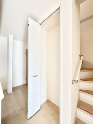 ̑ rO[BɎ[ƕW܂LDKXbLЕtłˁB  