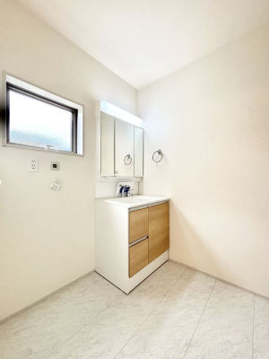 ʑEʏ 邢ʏ͖̐gxxyłႢłB