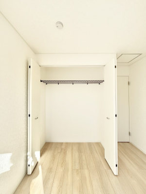 ���[ �m���̃N���[�[�b�g�B���s��������̂Ō���̈ߗނ�����������܂�܂��B