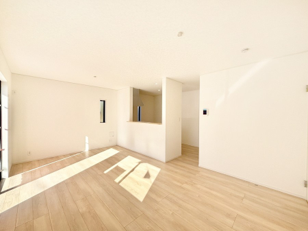 ���r���O ���Ƒ��̓��₩�Șb�����ŕ�܂�閾�邢���r���O  