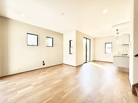 ���r���O ���Ƒ��̓��₩�Șb�����ŕ�܂�閾�邢���r���O