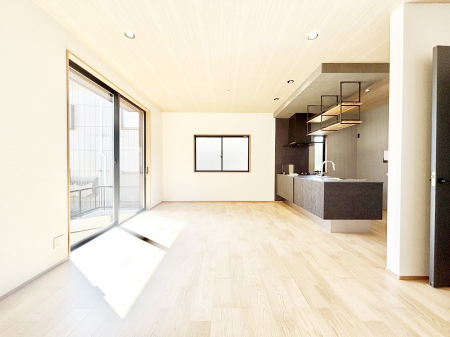 rO Ƒ̓₩Șbŕ܂閾邢rO