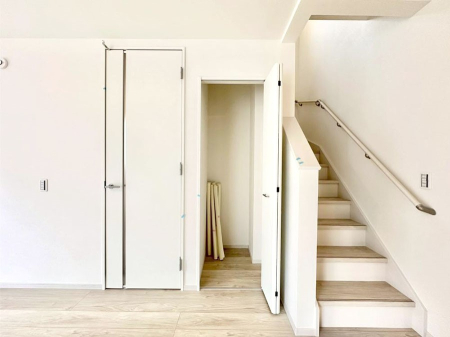 ̑ rO[BɎ[ƕW܂LDKXbLЕtłˁB  