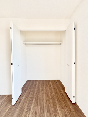 ���[ �m���̃N���[�[�b�g�B���s��������̂Ō���̈ߗނ�����������܂�܂��B