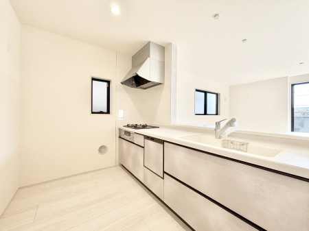 �L�b�`�� �u�₩�ȕ����ʂ蔲����L�b�`���B��������̂Ŗ��邭���C�ɂ��𗧂��܂��B