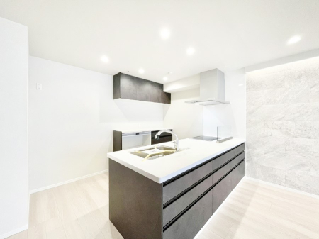 �L�b�`�� ���r���O�ŗV�Ԃ��q�l�������Ȃ��炨�������ł���ΖʃL�b�`��