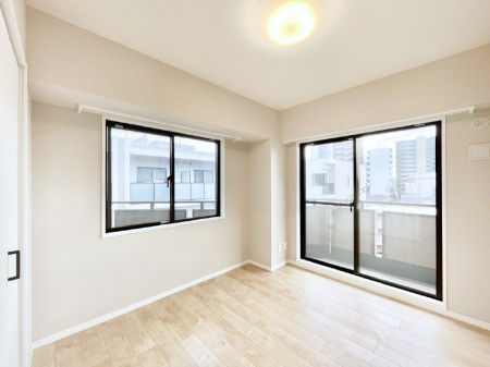 ���̑����� �o���R�j�[���J�������v���X���Ă����m��