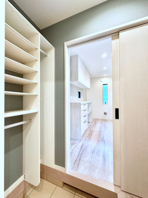 ���� �V���[�Y�C���N���[�N�t���̌��ցB�Ƒ��S���̌C��J��Ȃǂ���������[�ł��܂��B