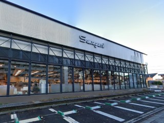 ӊ X[p[ 560m TJK~ X