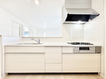 �L�b�`�� ���r���O�ŗV�Ԃ��q�l�������Ȃ��炨�������ł���ΖʃL�b�`��