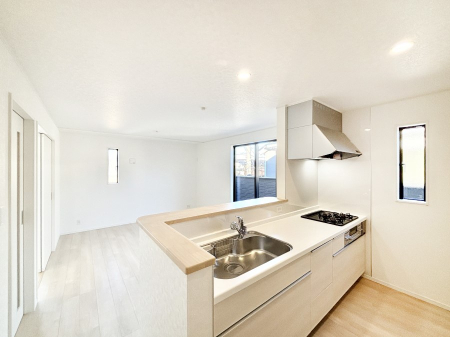 �L�b�`�� �J�E���^�[�z���ɂ��b�������Ȃ��疈���̂������������Ɗy����