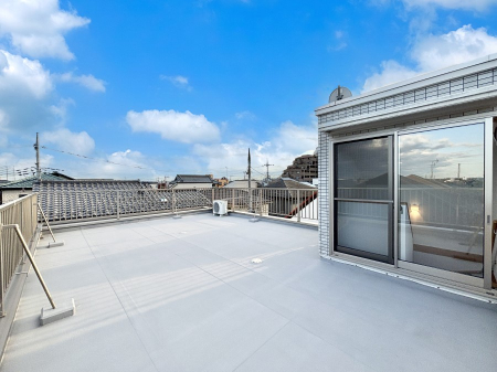 oRj[ [toRj[B߂ǂA傫Ȑ󕨂LĊ܂B