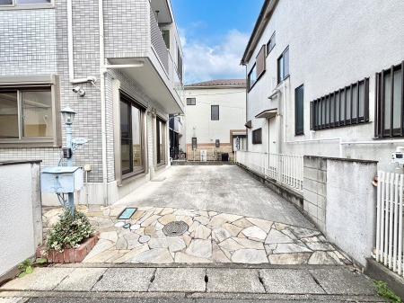  2\I}Ȃql̒ԂɁB܂AƑ̎]ԃXy[XƂĂ劈B