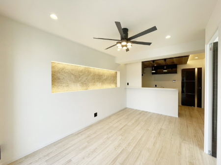 ���r���O ���Ƒ��̓��₩�Șb�����ŕ�܂�閾�邢���r���O