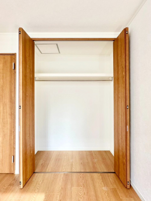 ���[ �m���̃N���[�[�b�g�B���s��������̂Ō���̈ߗނ�����������܂�܂��B�@