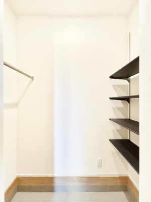 ���[ �y�Ԏ��[�t���I�J���x�r�[�J�[���u���܂��B