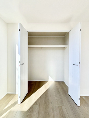 ���[ �m���̃N���[�[�b�g�B���s��������̂Ō���̈ߗނ�����������܂�܂��B