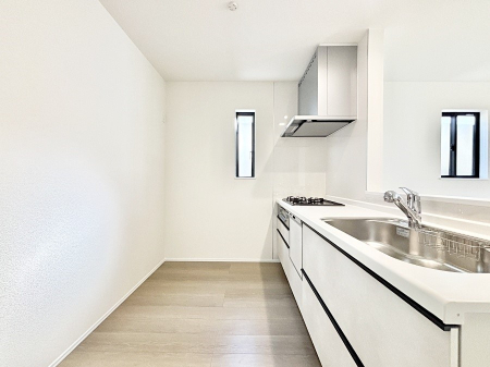 �L�b�`�� �u�₩�ȕ����ʂ蔲����L�b�`���B��������̂Ŗ��邭���C�ɂ��𗧂��܂��B