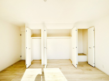 ���[ �m���̃N���[�[�b�g�B���s��������̂Ō���̈ߗނ�����������܂�܂��B