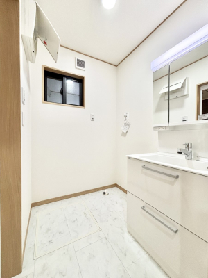 ̑ Ă̂ŎC̑ꏊłC\s܂B̐gxxCǂI