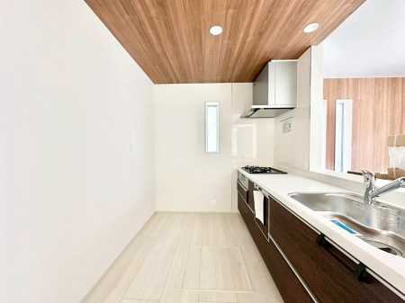 �L�b�`�� �u�₩�ȕ����ʂ蔲����L�b�`���B��������̂Ŗ��邭���C�ɂ��𗧂��܂��B