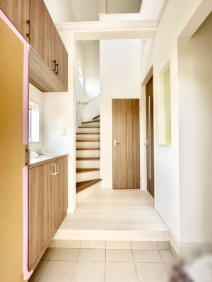 ���� ���ʔ��͂��Ƒ��̎ʐ^��G�߂̃C���e���A�ŏ���I�Ƃ��ĉ��o�ł��܂�