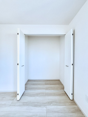 ���[ �m���̃N���[�[�b�g�B���s��������̂Ō���̈ߗނ�����������܂�܂��B