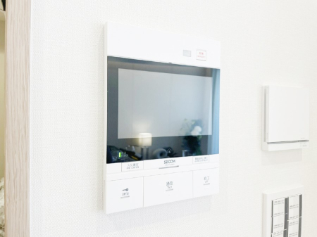 ���̑����� TV���j�^�[�t�C���^�[�t�H�����t���Ă��ăZ�L�����e�B�[��  