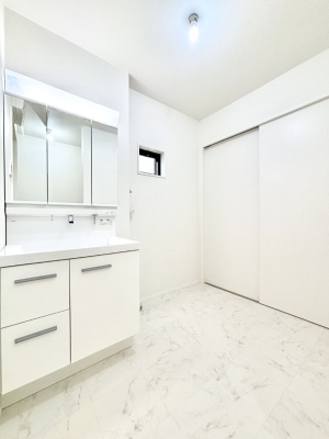 ʑEʏ 邢ʏ͖̐gxxyłႢłB