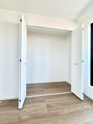 ���[ �m���̃N���[�[�b�g�B���s��������̂Ō���̈ߗނ�����������܂�܂��B