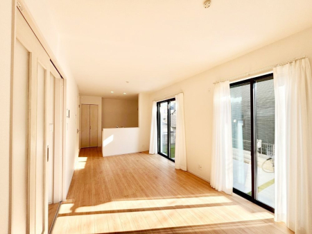 rO Ƒ̓₩Șbŕ܂閾邢rO